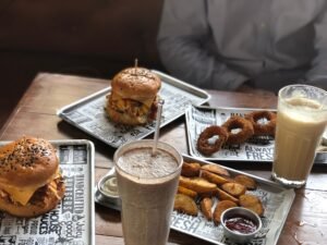 What to Drink with a Burger: The Complete Pairing Guide from Milkshakes to Pinot Noir
